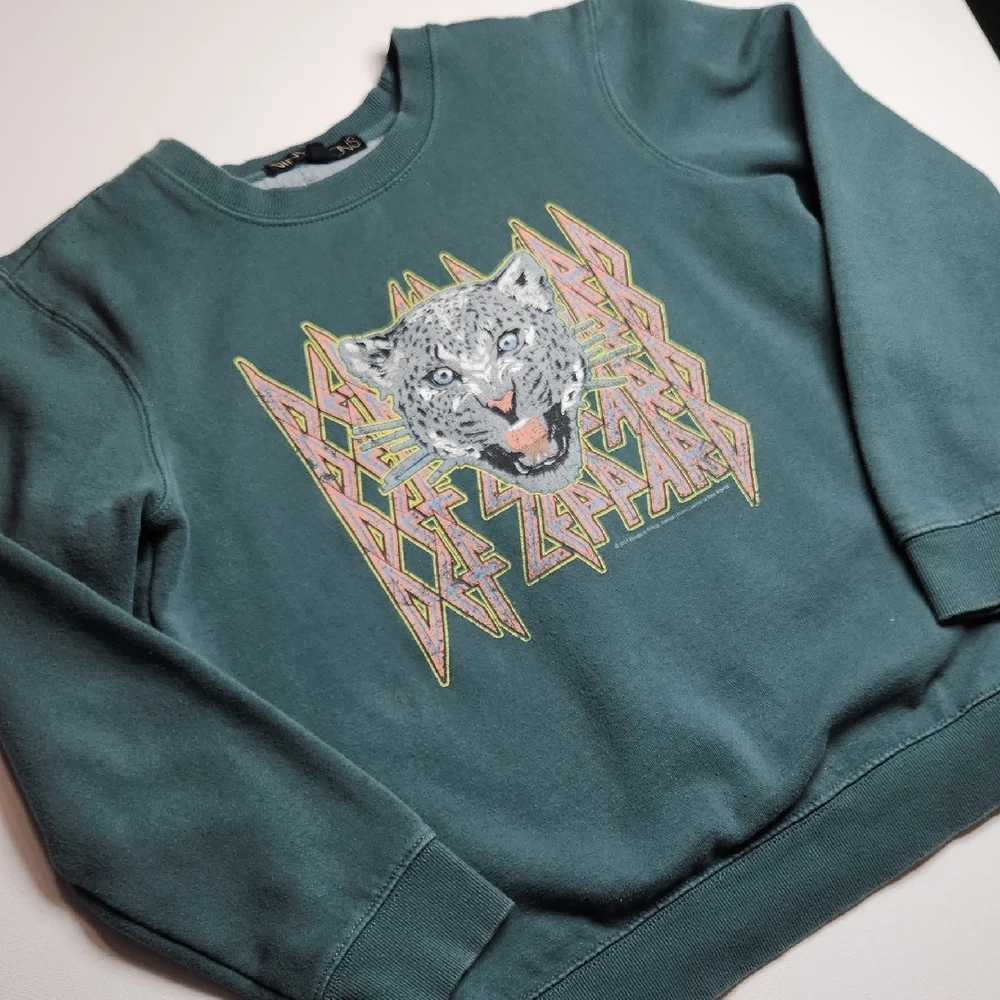 The Vinyl Icons Def Leppard Leopard Graphic Sweatshirt Green L Buckle